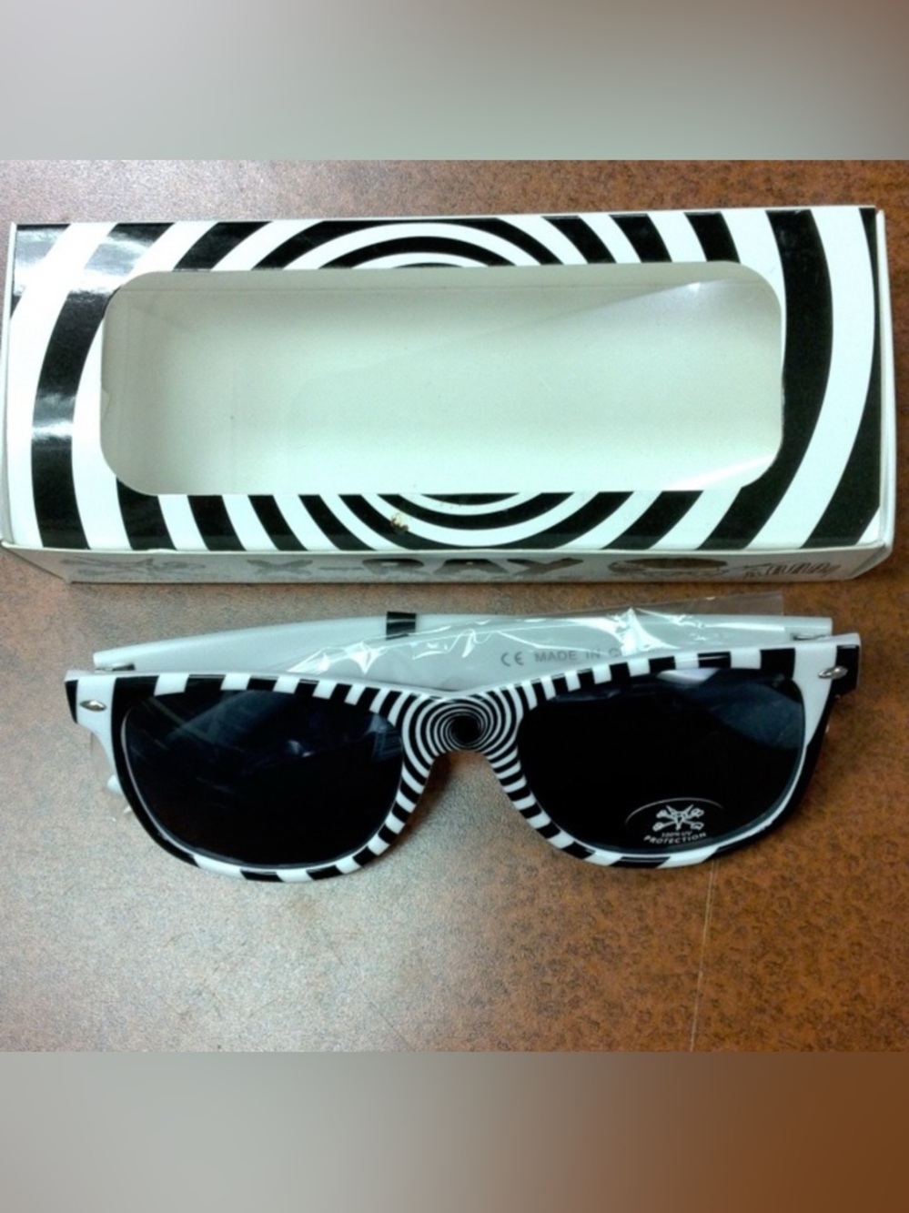 Bones skateboarding Men's Black & White Patterned Sunglasses trippy hypnotize